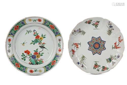 TWO CHINESE FAMILLE VERTE DISHES.