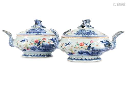 A PAIR OF CHINESE FAMILLE ROSE SAUCE TUREENS WITH COVERS.