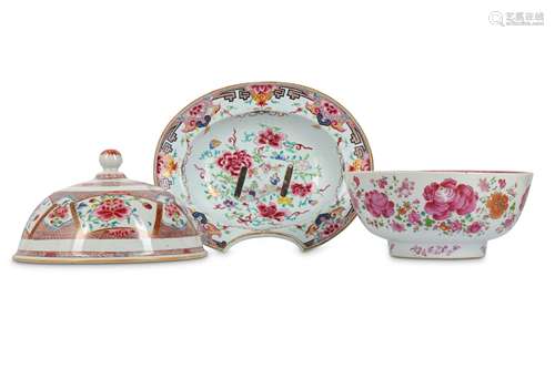 THREE CHINESE FAMILLE ROSE PIECES.