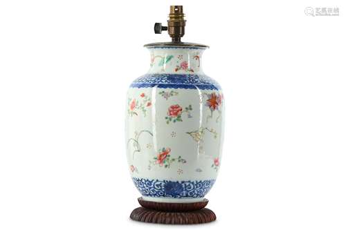 A CHINESE FAMILLE ROSE AND UNDERGLAZE BLUE VASE.