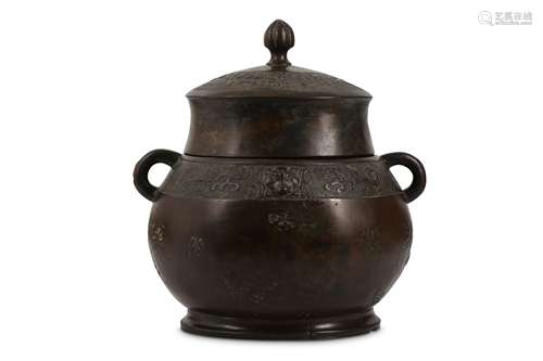 A CHINESE BRONZE ARCHAISTIC VESSEL AND COVER.