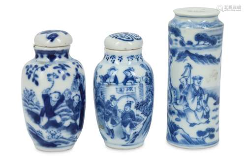 THREE CHINESE BLUE AND WHITE SNUFF BOTTLES.