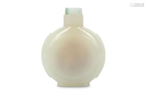 A CHINESE WHITE JADE SNUFF BOTTLE.