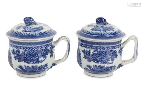 A PAIR OF CHINESE BLUE AND WHITE ‘FITZHUGH’ CUSTARD POTS.