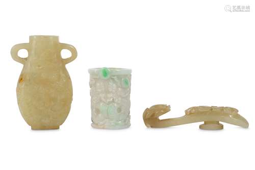 THREE CHINESE JADE ITEMS.