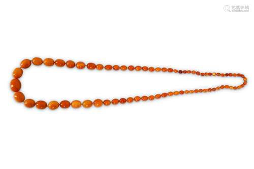 AN AMBER NECKLACE.