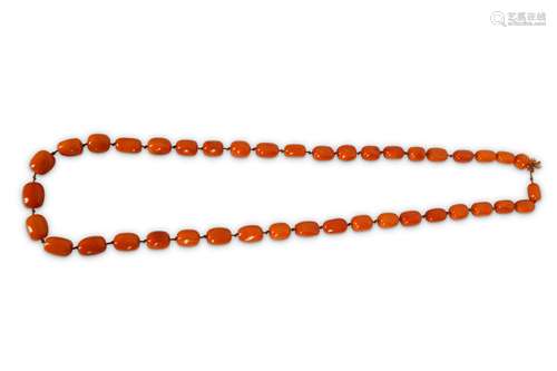 AN AMBER NECKLACE.