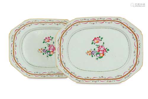 A PAIR OF CHINESE FAMILLE ROSE MEAT DISHES.