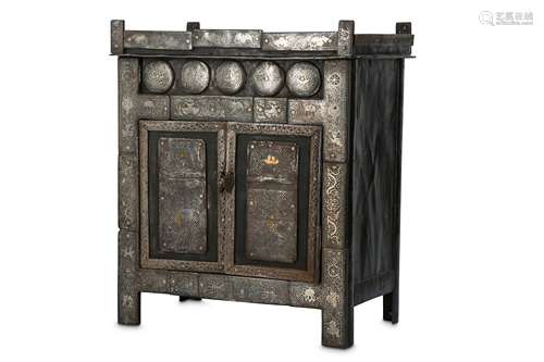 A TIBETAN SILVER AND GOLD-INLAID IRON DAMASCENE CABINET.