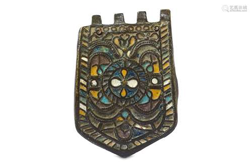 A MEDIEVAL BRONZE ENAMEL BELT BUCKLE