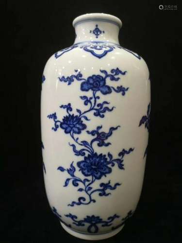 Chinese B&W Vase - Yong Zhen