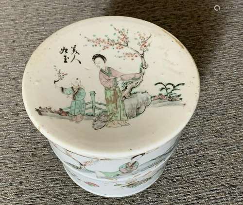 Chinese Fencai Porcelain Box