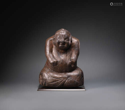 Han Dynasty A very rare carved wood seated figure