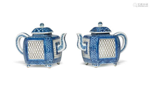 Qianlong A rare pair of blue and white teapots and covers