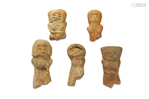 A GROUP OF TERRACOTTA STATUETTES, PERU