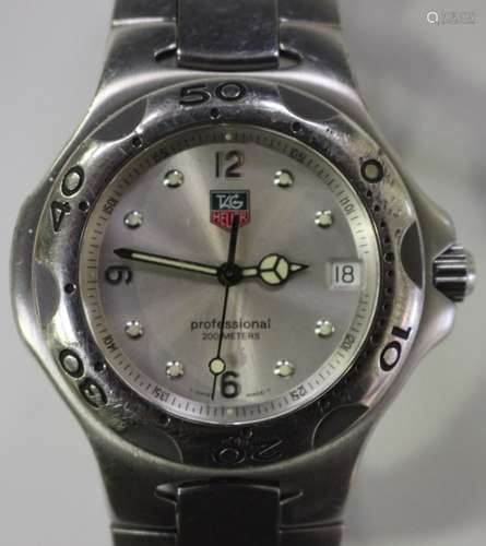 A TAG Heuer Professional 200 Meters quartz stainless steel cased gentleman's bracelet wristwatch,