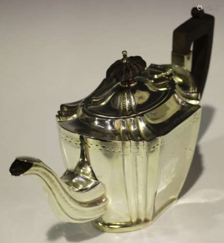 A late Victorian silver bachelor's teapot, Chester 1897, indistinct maker's mark, height 13cm.