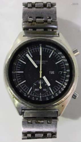 A Seiko Chronograph automatic steel gentleman's bracelet wristwatch, the signed black dial with