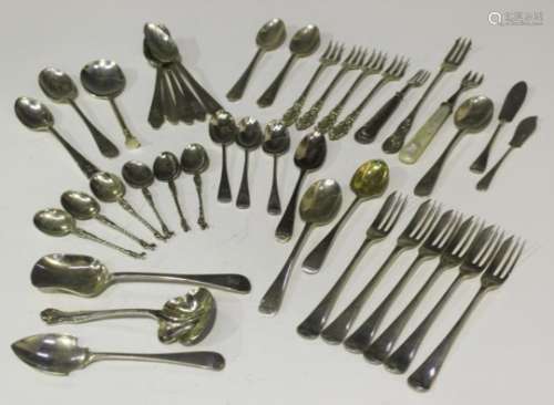 A set of six George V silver pastry forks, Sheffield 1922 and 1926 by Atkin Brothers, together