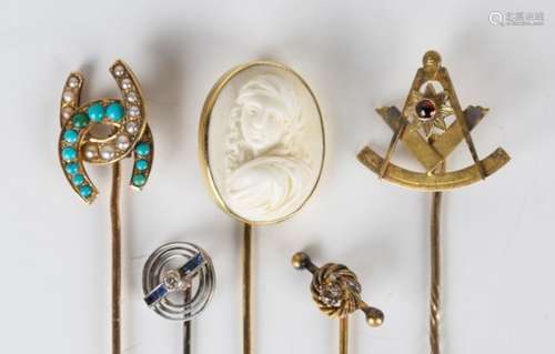 A gold, turquoise and seed pearl stickpin, designed as two interlocking horseshoes, a diamond and