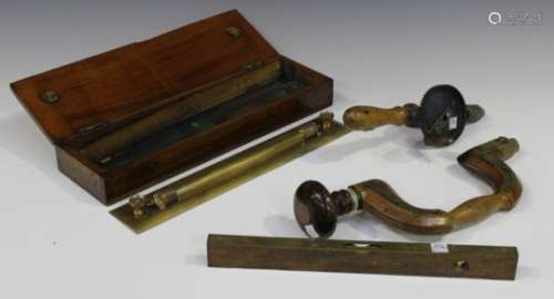 A late 19th century wooden and brass mounted hand brace, length 37cm, together with a brass