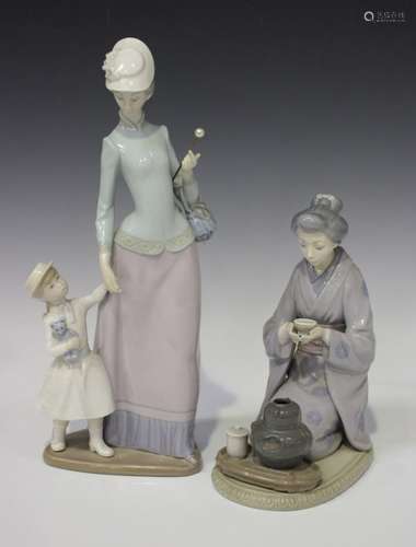 Two Lladro porcelain figures, comprising Japanese Girl serving Tea, No. 5122, height 22cm, and