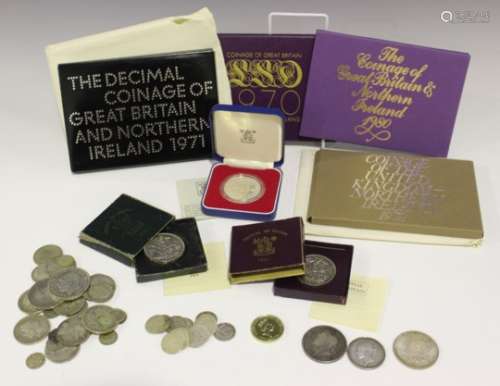 A collection of British coins and commemoratives, including a George IV crown 1821, a group of
