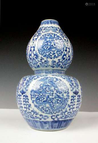 CHINESE BLUE WHITE GOURD VASE