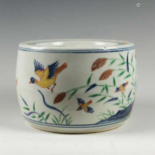 CHINESE DOUCAI PORCELAIN CRICKET JAR