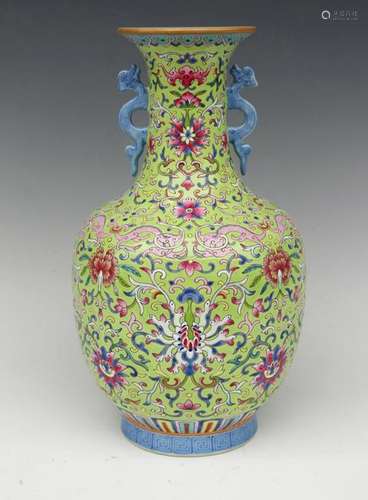 CHINESE FAMILLE ROSE PORCELAIN VASE