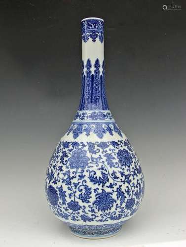 CHINESE BLUE WHITE PORCELAIN VASE