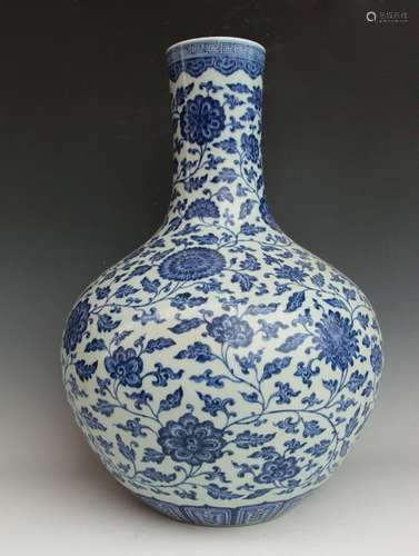 CHINESE BLUE WHITE FOLIAGE BOTTLE VASE