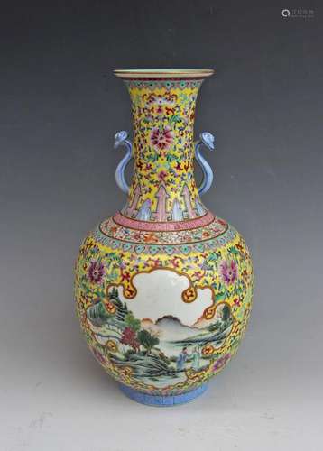 CHINESE FAMILLE ROSE PORCELAIN VASE