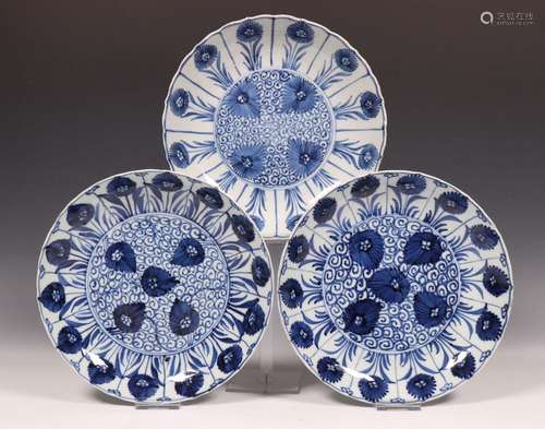 China, blauw wit porseleinen schotel en drie borde…