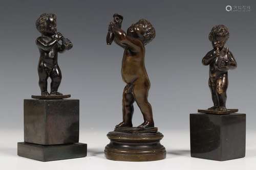 Frankrijk, drie antiek bronzen 'Grand Tour' sculpt…