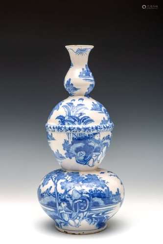 Delft, blauw wit aardewerk knobbelvaas, eind 17e e…