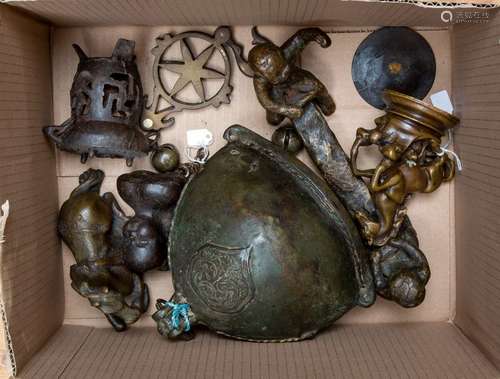 Diverse bronzen sculpturen en objecten,Herkomst: C…