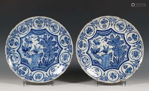 Delft, De Witte Starre, paar blauw wit aardewerk b…