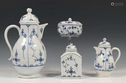 Volkstedt, geribd porseleinen theeservies, ca. 180…