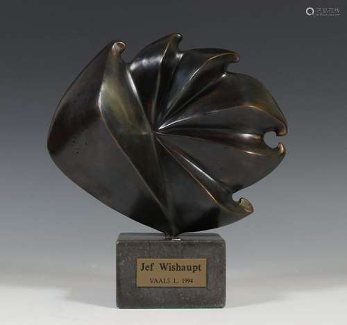 Jef Wishaupt (geb. 1940), bronzen sculptuur;Ruimte…