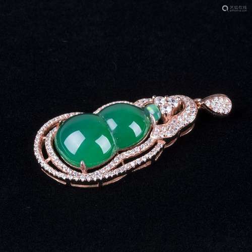 A JADEITE PENDANT OF DOUBLE-GOURD