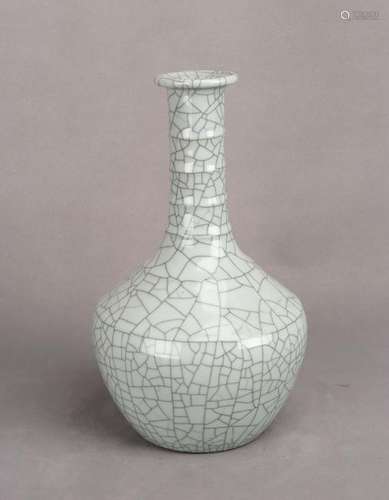 A GE-TYPE CRACKLE-GLAZED VASE, QIANLONG PERIOD