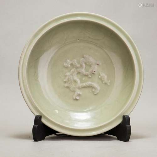 A MOULDED DRAGON LONGQUAN CELADON CHARGER