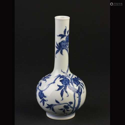 A BLUE AND WHITE BOTTLE VASE