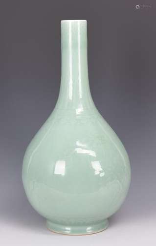 A CELADON GLAZED PORCELAIN VASE, QIANLONG PERIOD