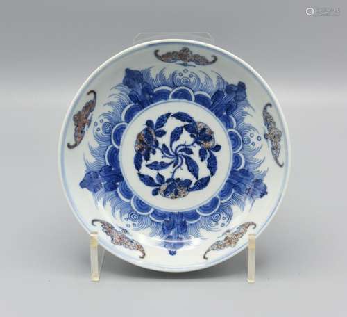 A BLUE AND WHITE AND IRON RED PORCELAIN DISH, QIANLONG