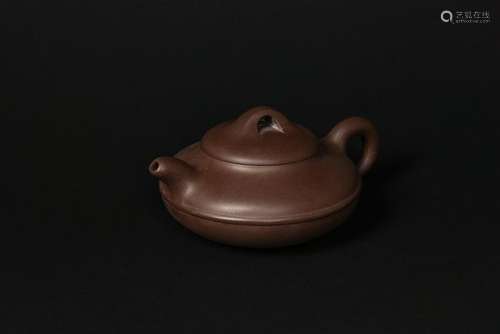 A ZISHA TEAPOT WITH COVER