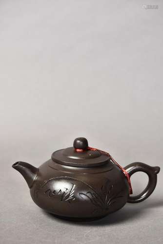 A CHINESE ZISHA TEAPOT