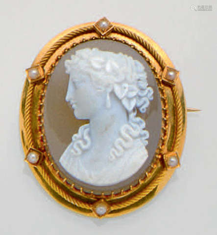 Broche en or jaune 18K (750°/°°) ornée d'un camée …