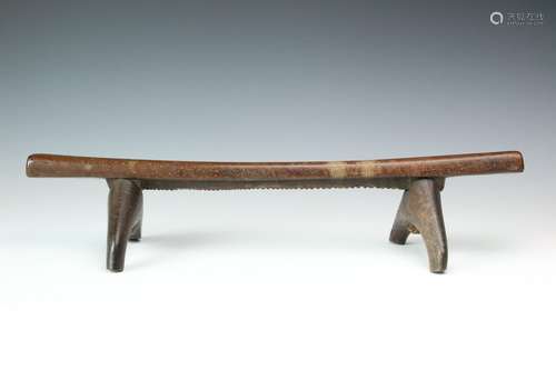 Tonga, wooden headrest, on two feetl. 23 cm.; 1